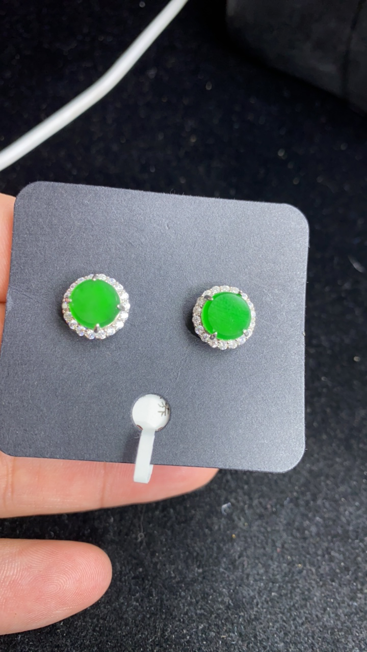 天然A货绿圆牌耳钉