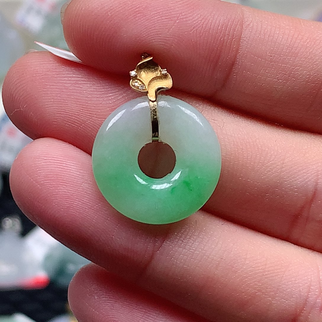 颈饰18K金镶嵌翡翠翡翠吊坠