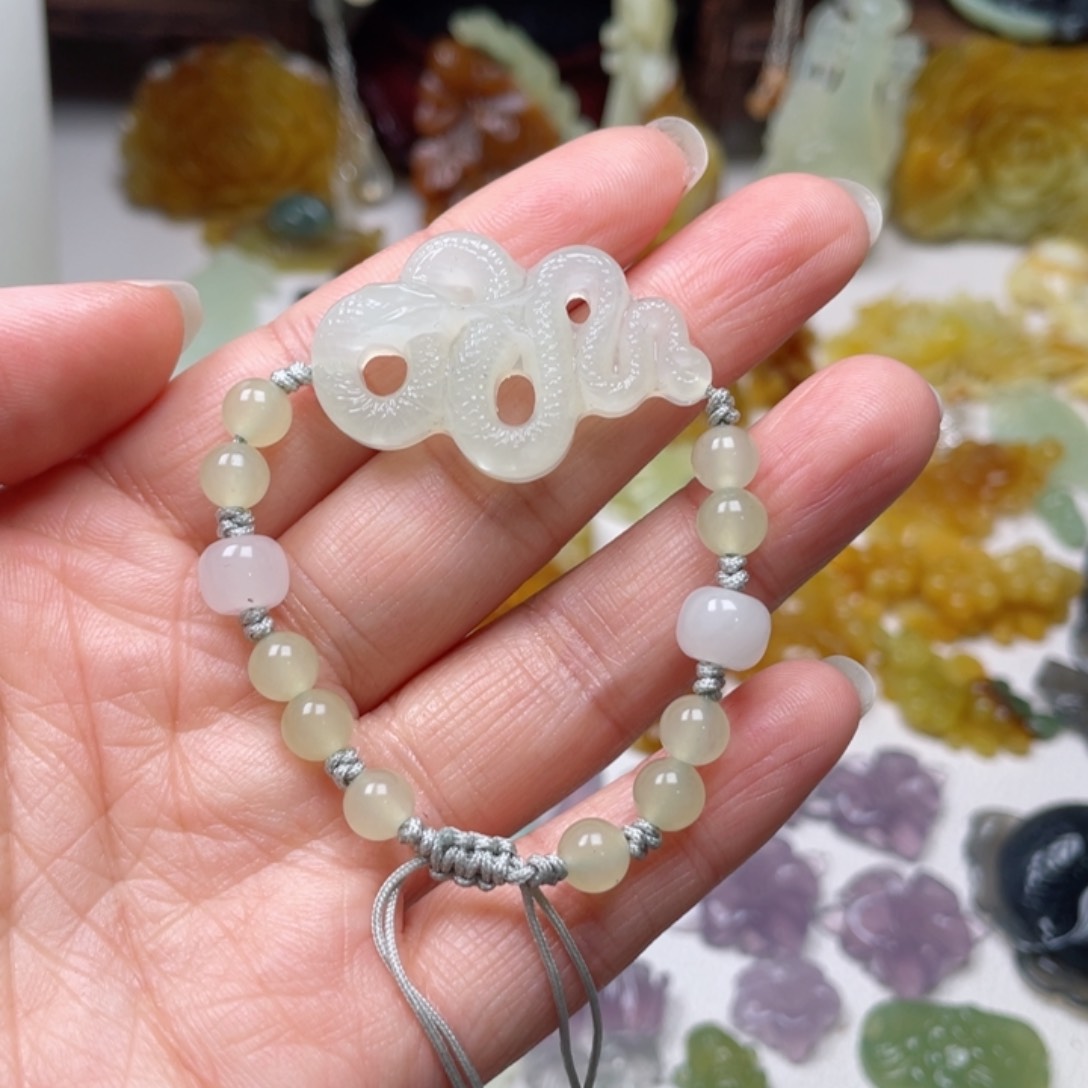 蛇纹石玉颈饰未镶嵌