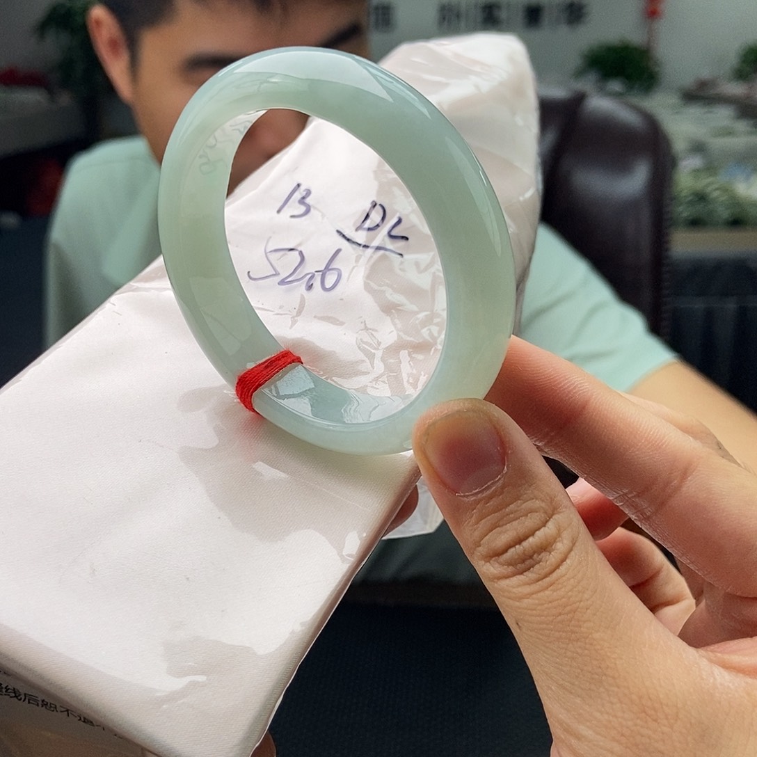 翡翠手镯未镶嵌拍一发一