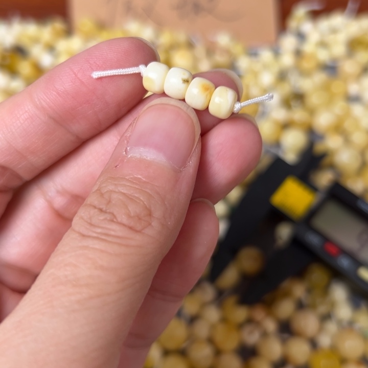 蜜蜡未镶嵌裸石6mm一组