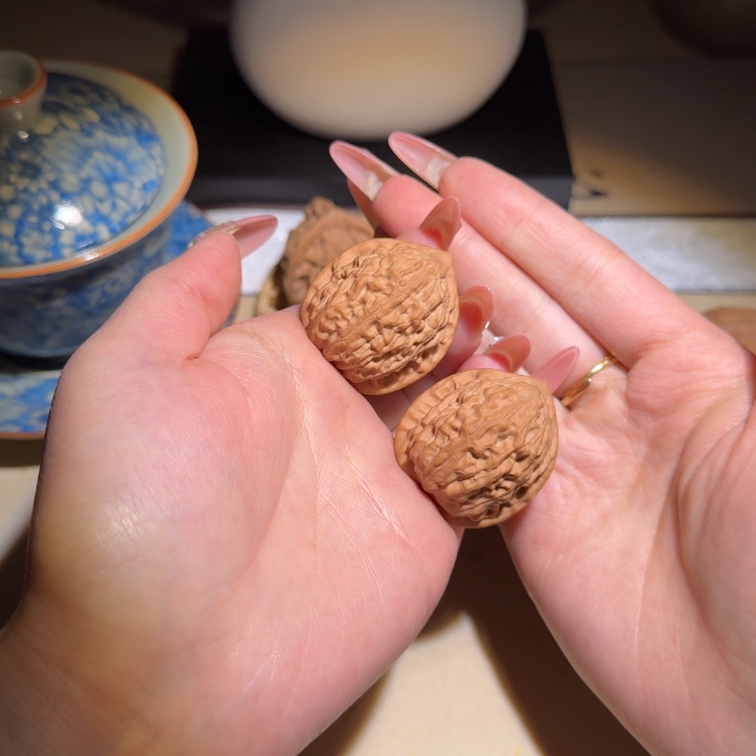 文玩核桃吊坠33金牛