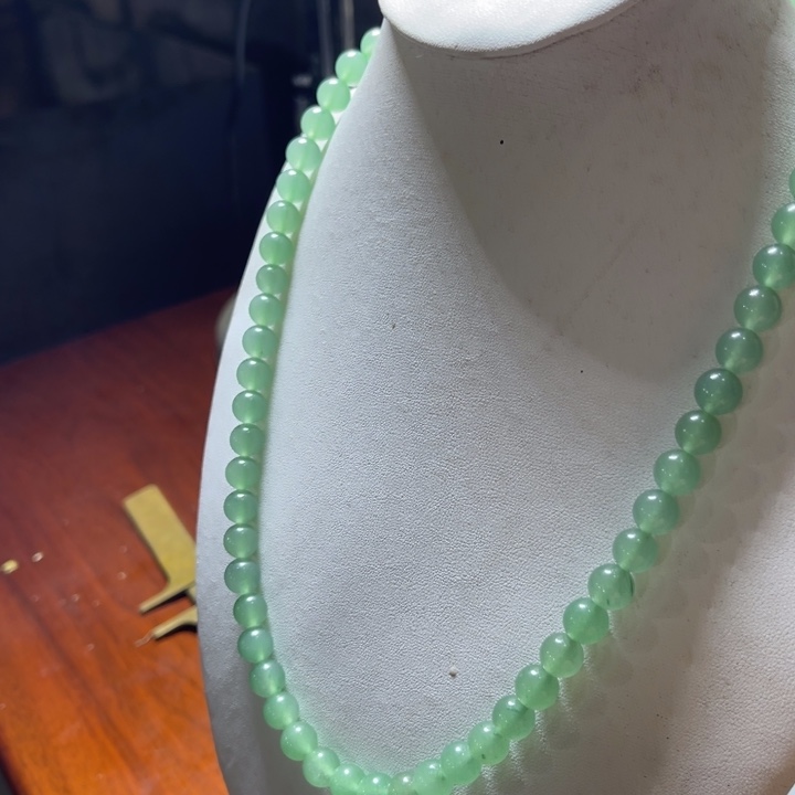 石英质玉未镶嵌颈饰