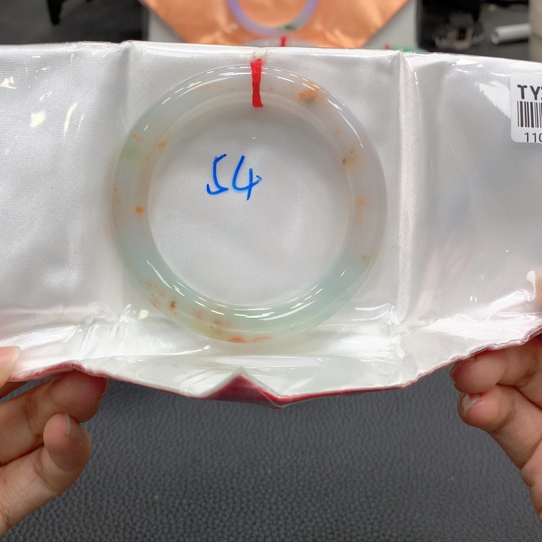 芝***糊翡翠未镶嵌手镯翡翠