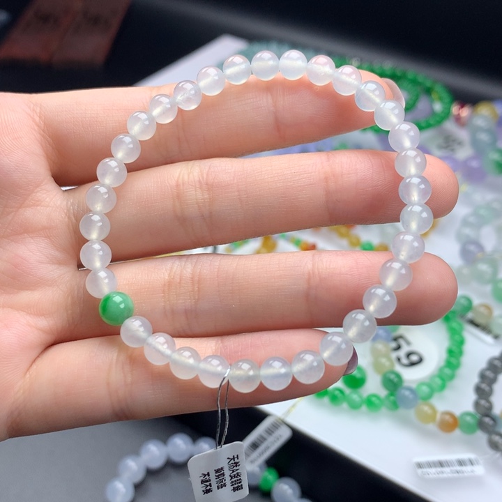 翡翠手镯未镶嵌卡