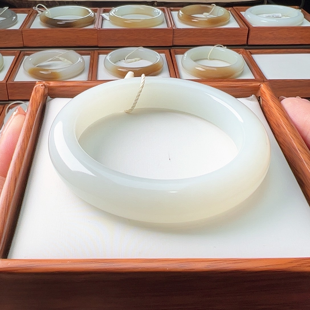 和田玉手镯未镶嵌55