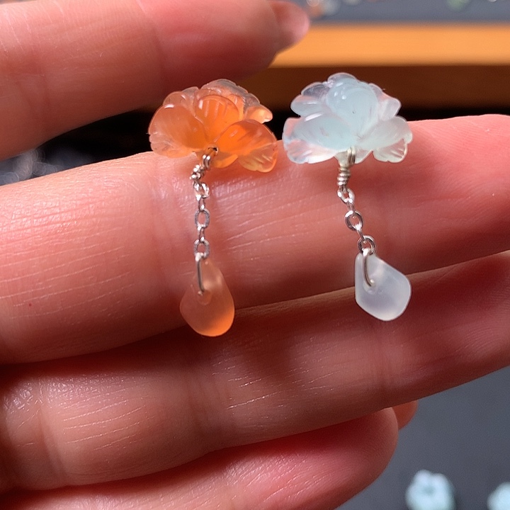 蛇纹石玉未镶嵌耳饰