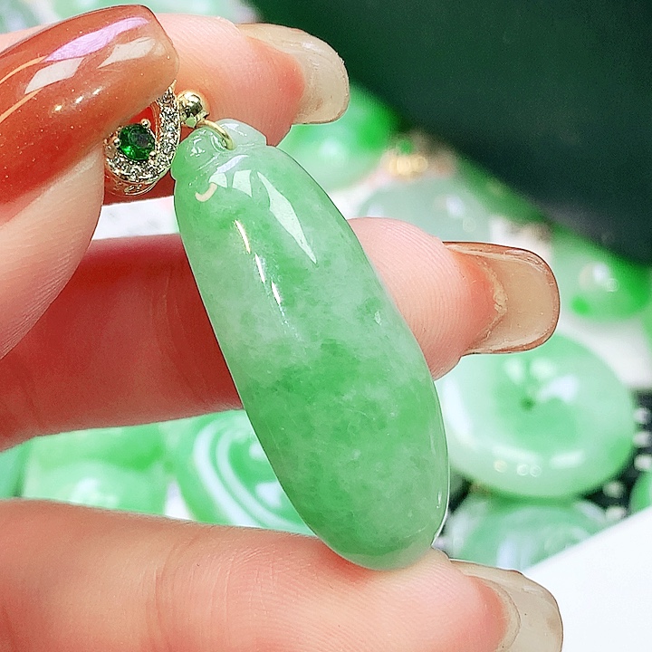 翡翠未镶嵌颈饰翡翠