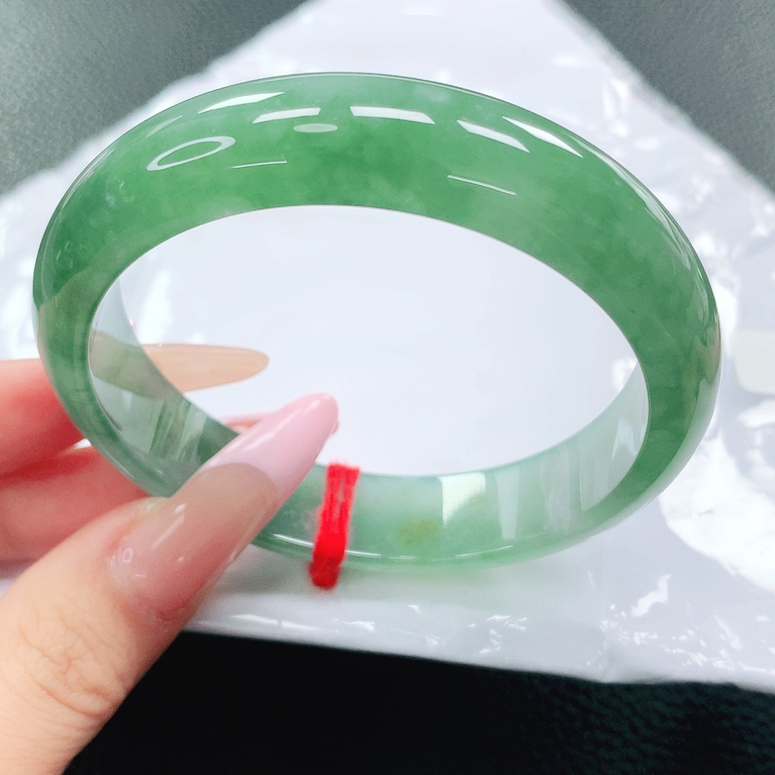 翡翠手镯未镶嵌57圈