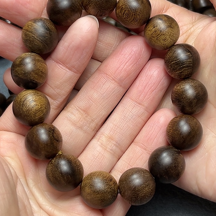 沉香手串妙*?越南芽庄黄棋留疤