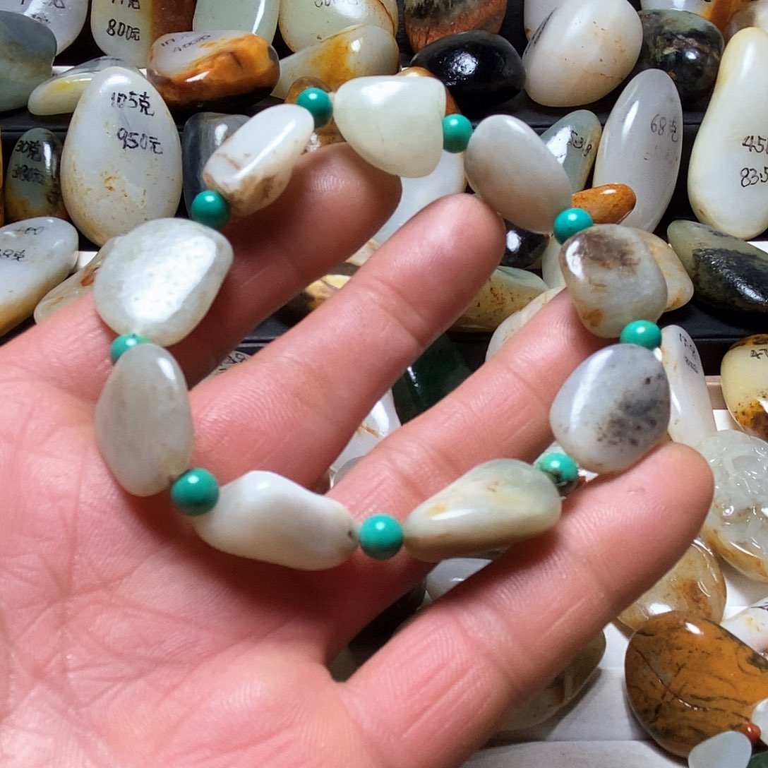 和田玉颈饰未镶嵌手串