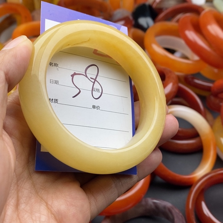 未镶嵌手镯石英质玉