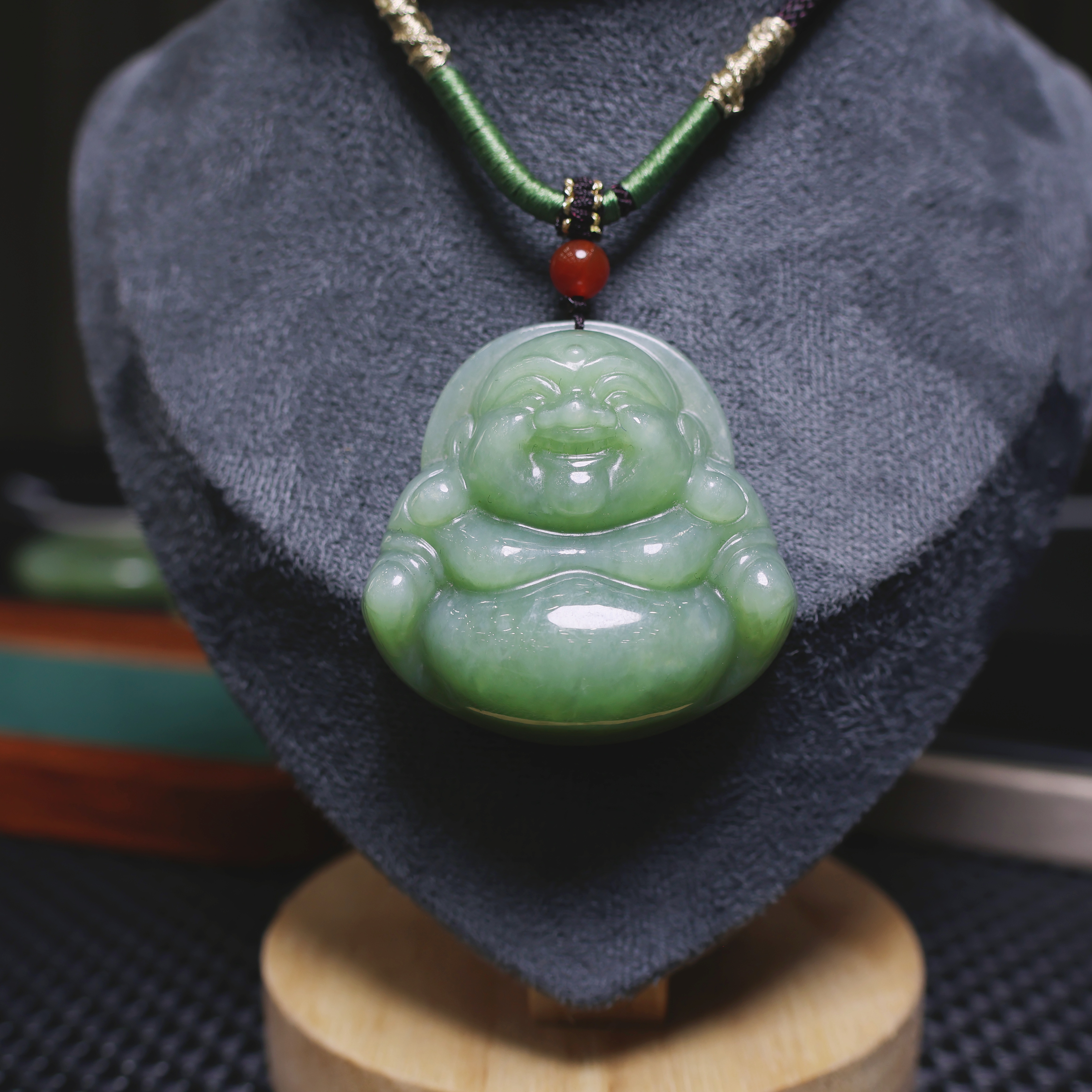【小猴哥珠宝】和田玉碧玉冰底粉青卡45mm大佛公气质女士时尚吊坠