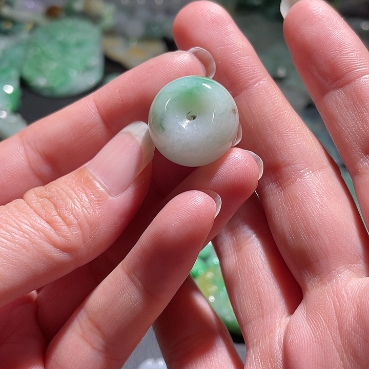 颈饰未镶嵌翡翠天