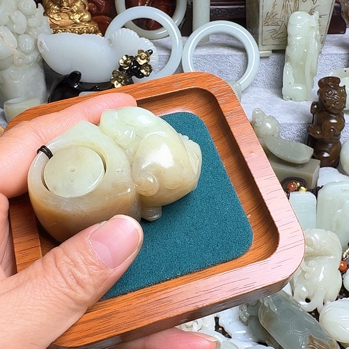 悲***渡瓷片新号开播瓷盘一件