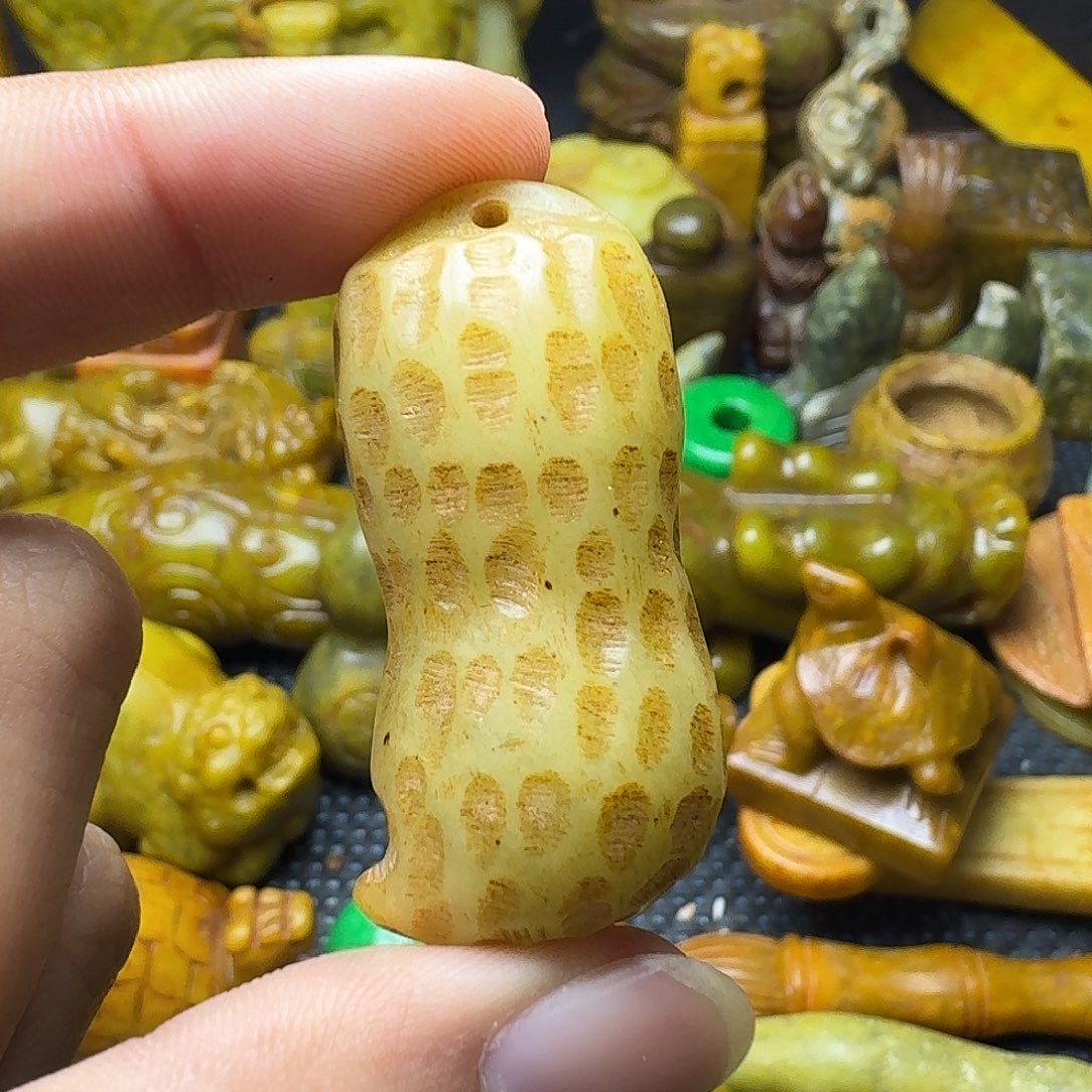 白玉菩提吊坠。。。
