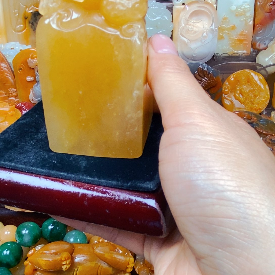 石英质玉（黄龙玉）颈饰未镶嵌