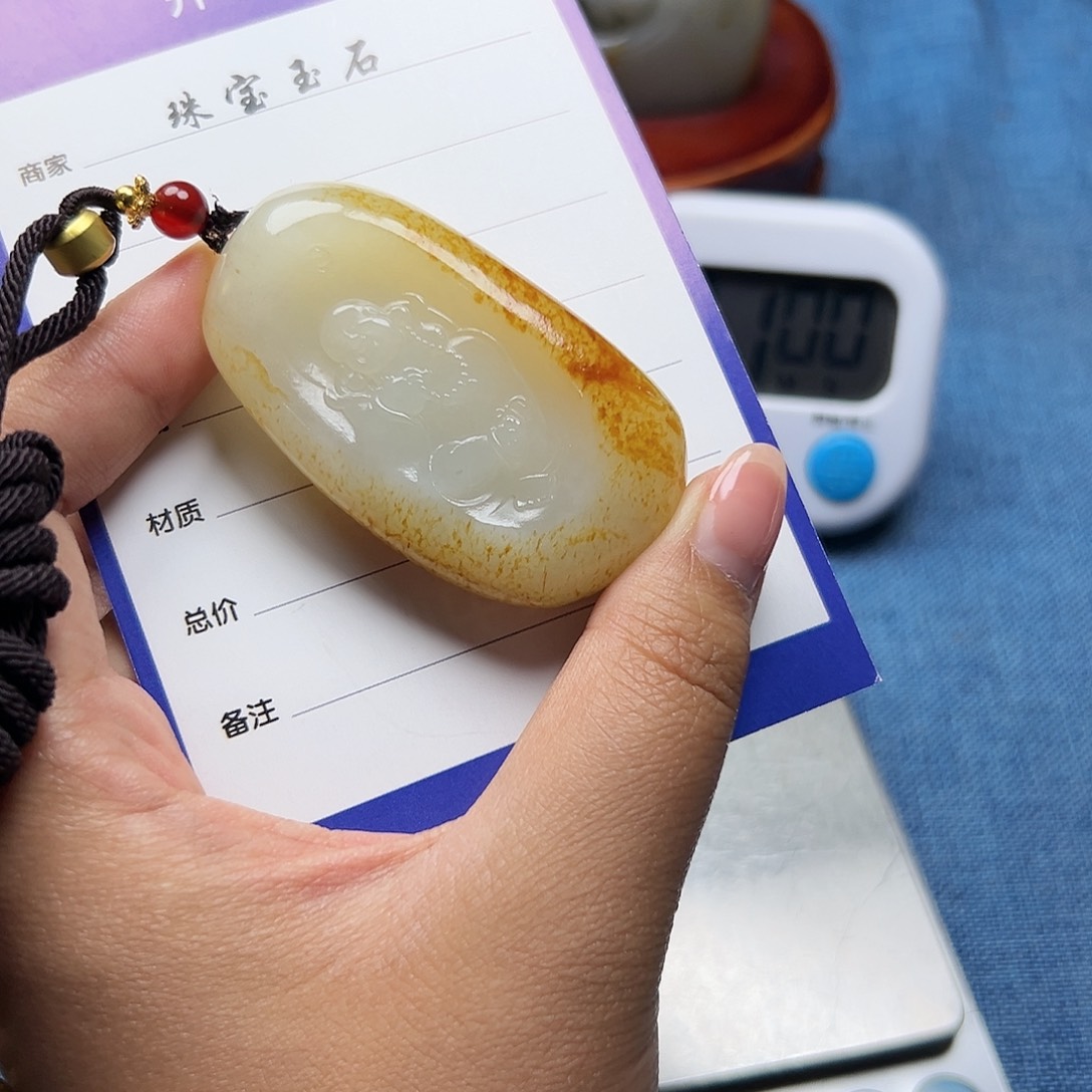 和田玉未镶嵌颈饰何*哥