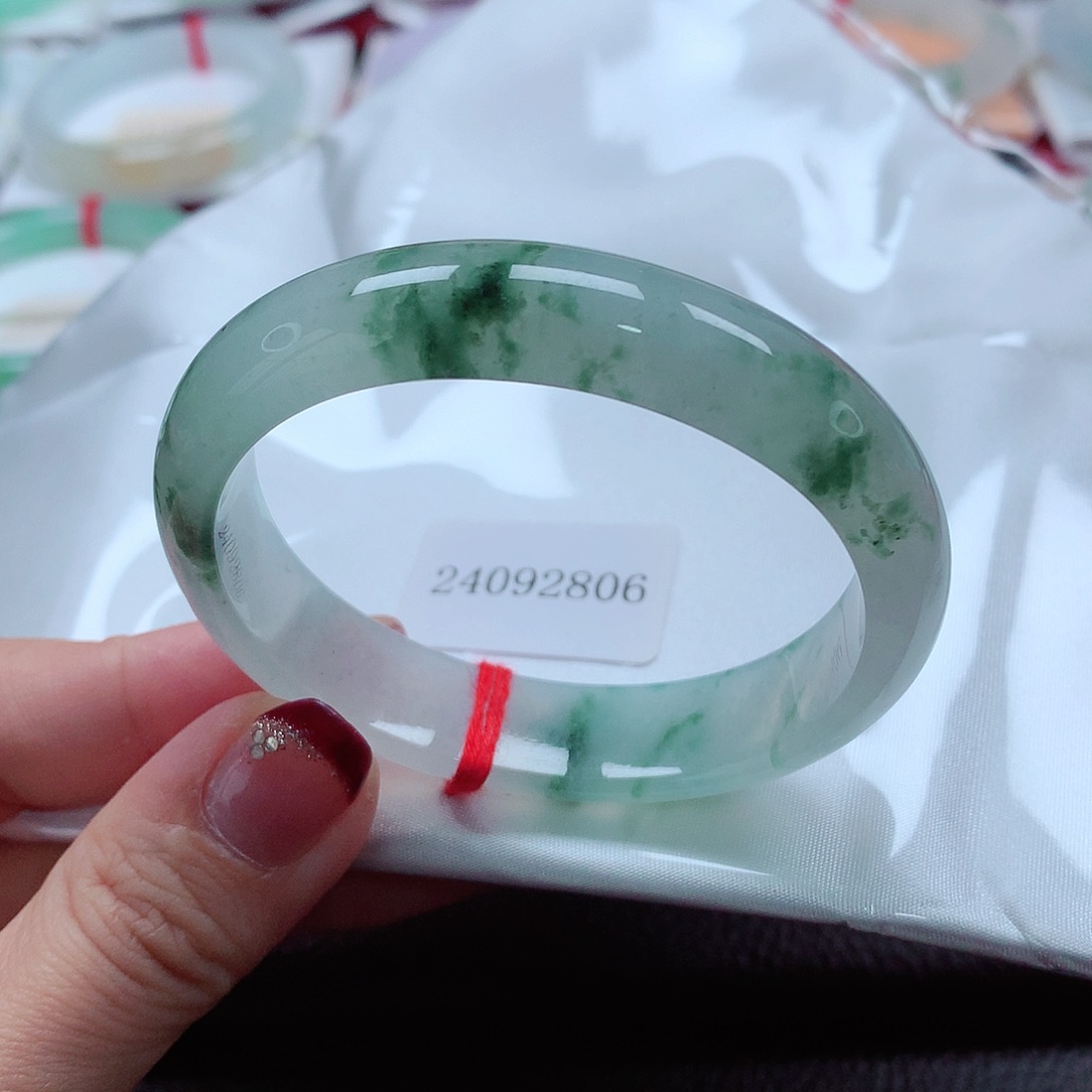 翡翠手镯（贵妃镯）未镶嵌