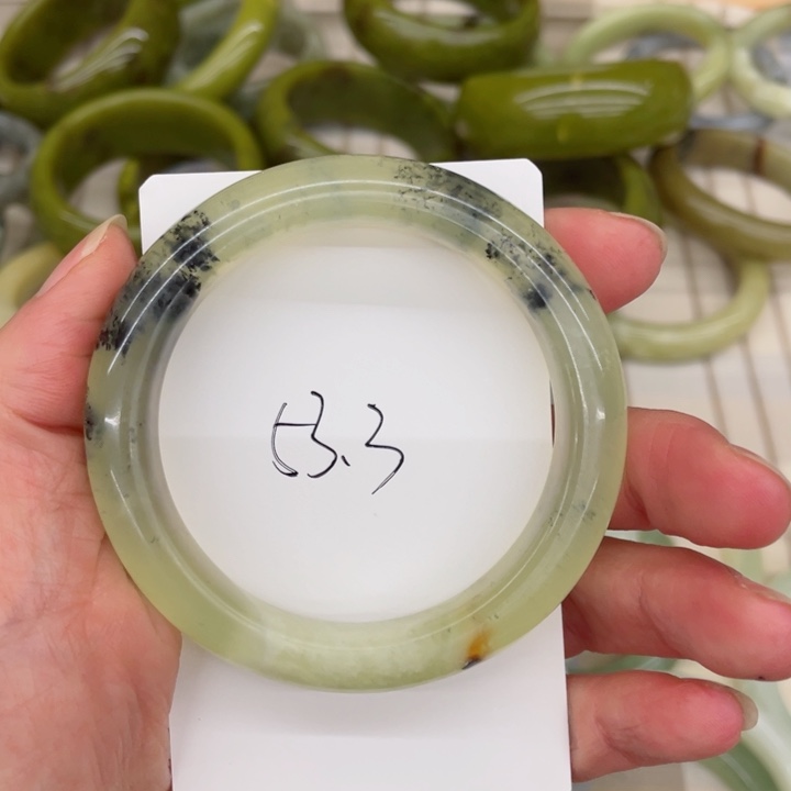 蛇纹石玉手镯未镶嵌