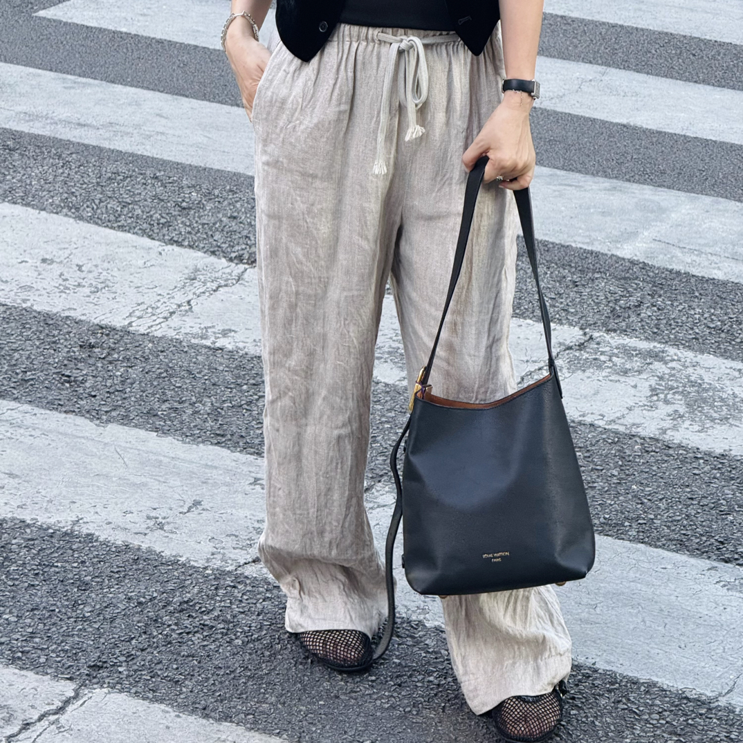 99新 LouisVuitton/路易威登 99新黑色全皮ins水桶单肩包小众通勤