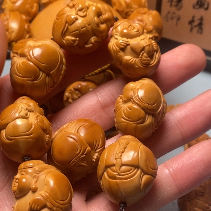 橄榄核手串橄榄核的颜色是黑色