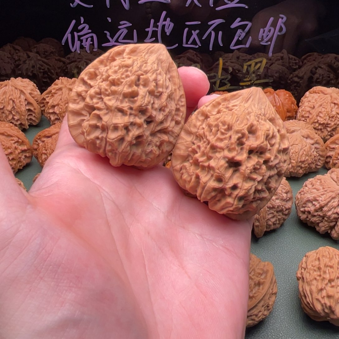 核桃把件43全品官帽，有点磕尖