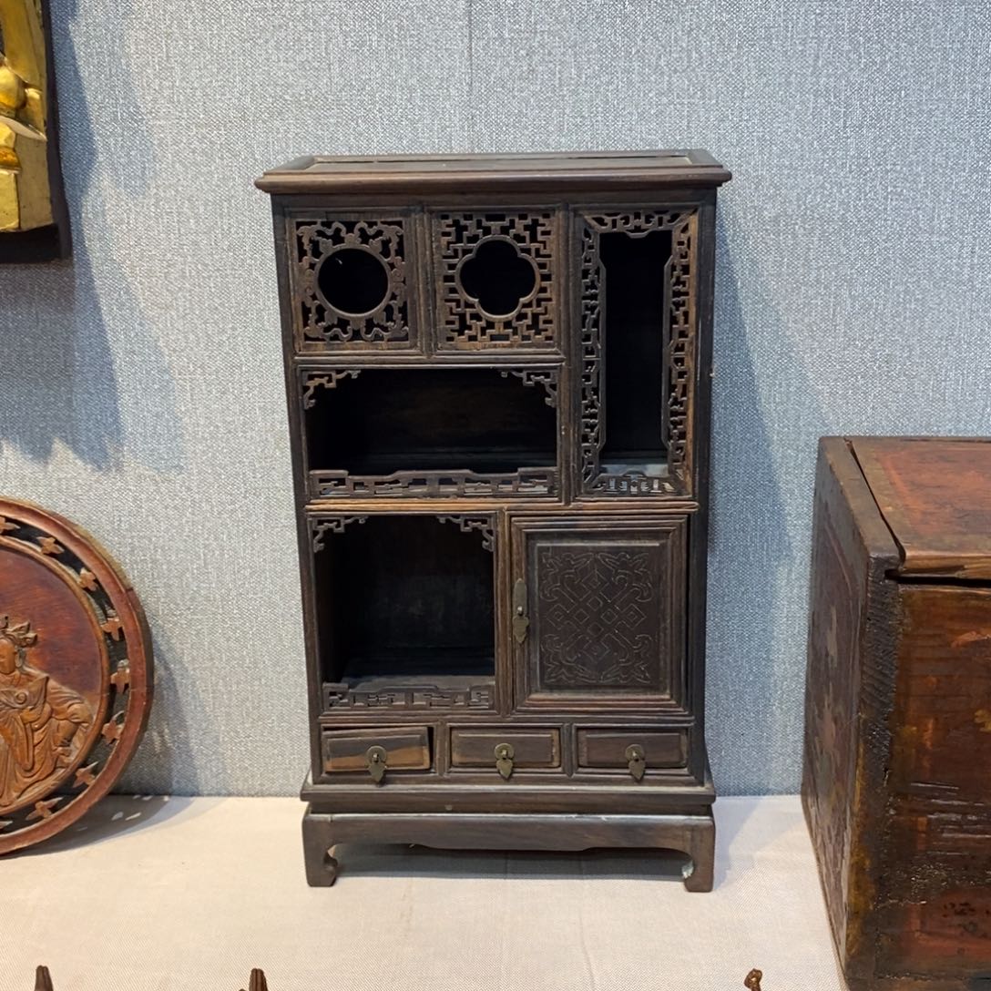 G***G木（红木类）小柜子摆件。。。。