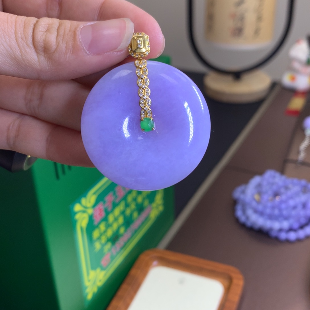 翡翠颈饰18K金镶嵌翡翠
