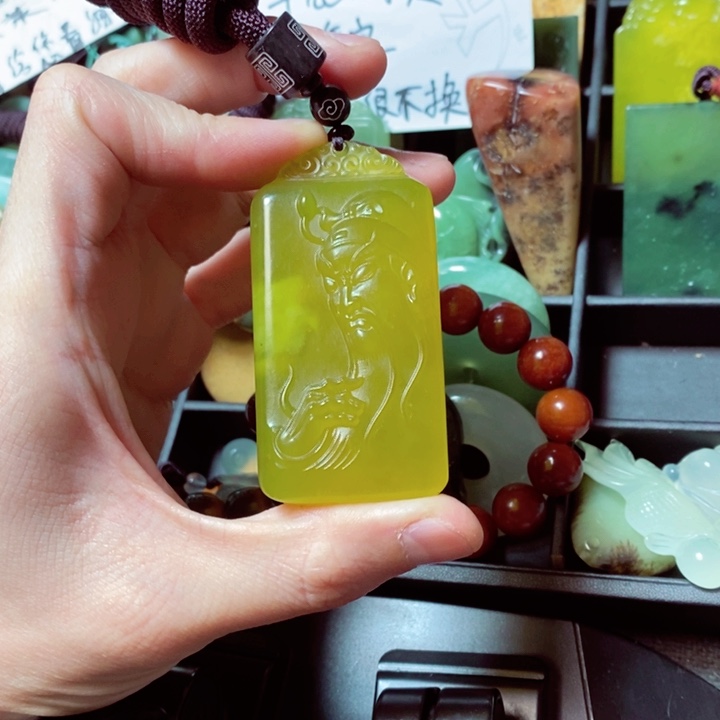 蛇纹石玉颈饰未镶嵌