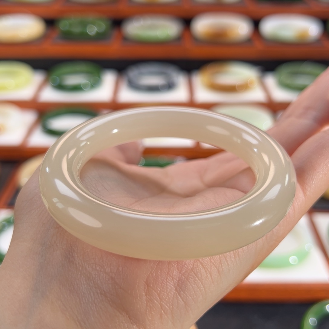 和田玉手镯未镶嵌藕粉