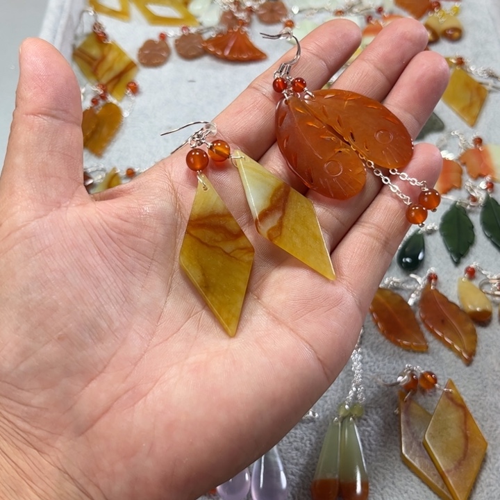 合金蛇纹石玉耳饰