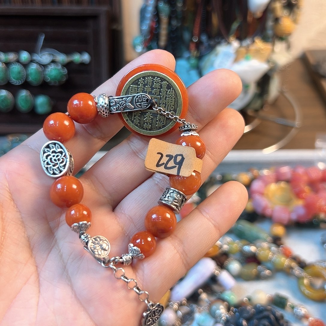 翡翠颈饰未镶嵌禾*?