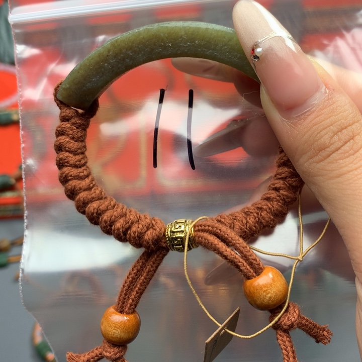 和田玉（糖玉）颈饰未镶嵌遗****衷