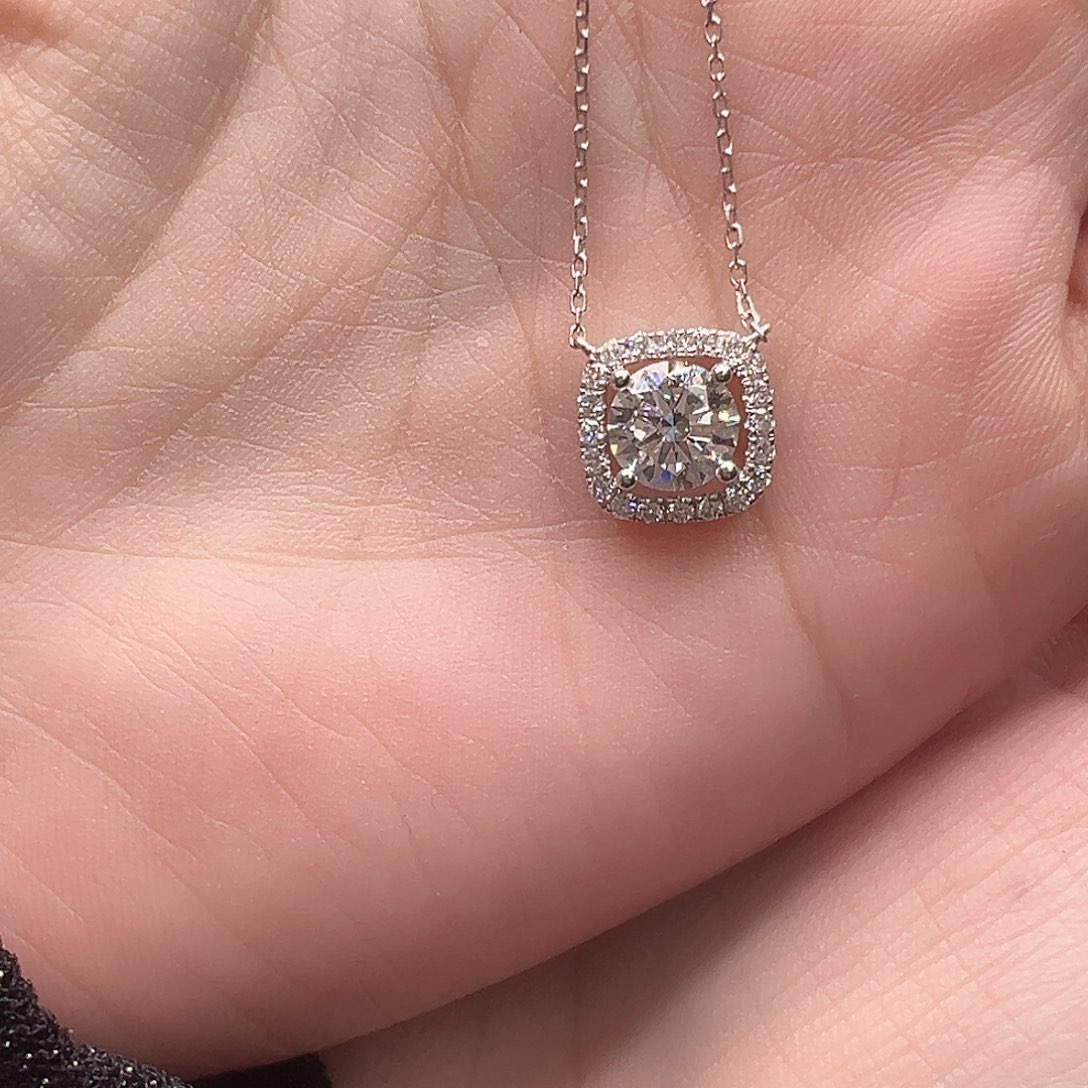 18K金镶嵌实验室培育钻石项链1.003ct K白四爪方包项链45cm