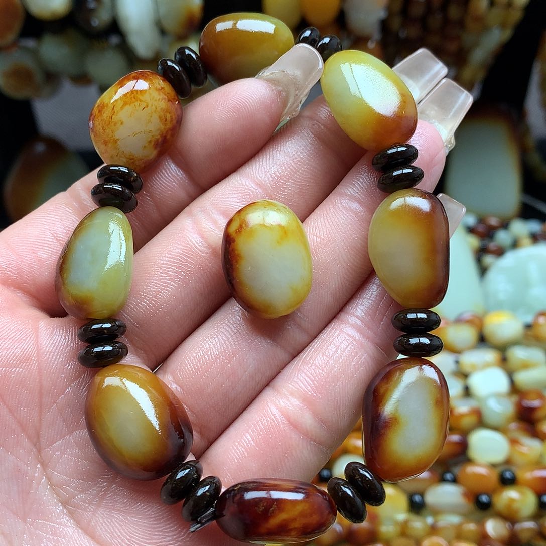 和田玉颈饰未镶嵌