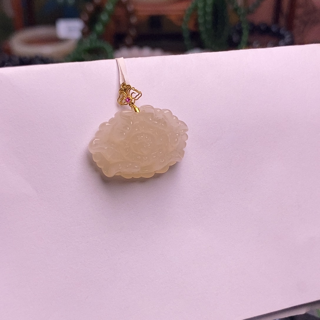 和田玉未镶嵌颈饰藕粉红粉金镶