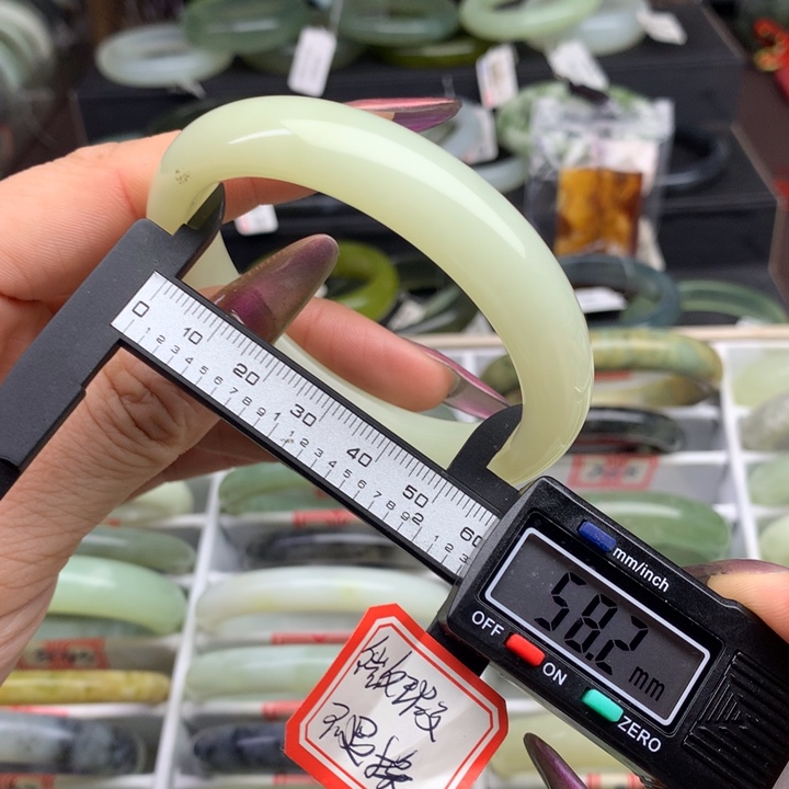 蛇纹石玉手镯未镶嵌868