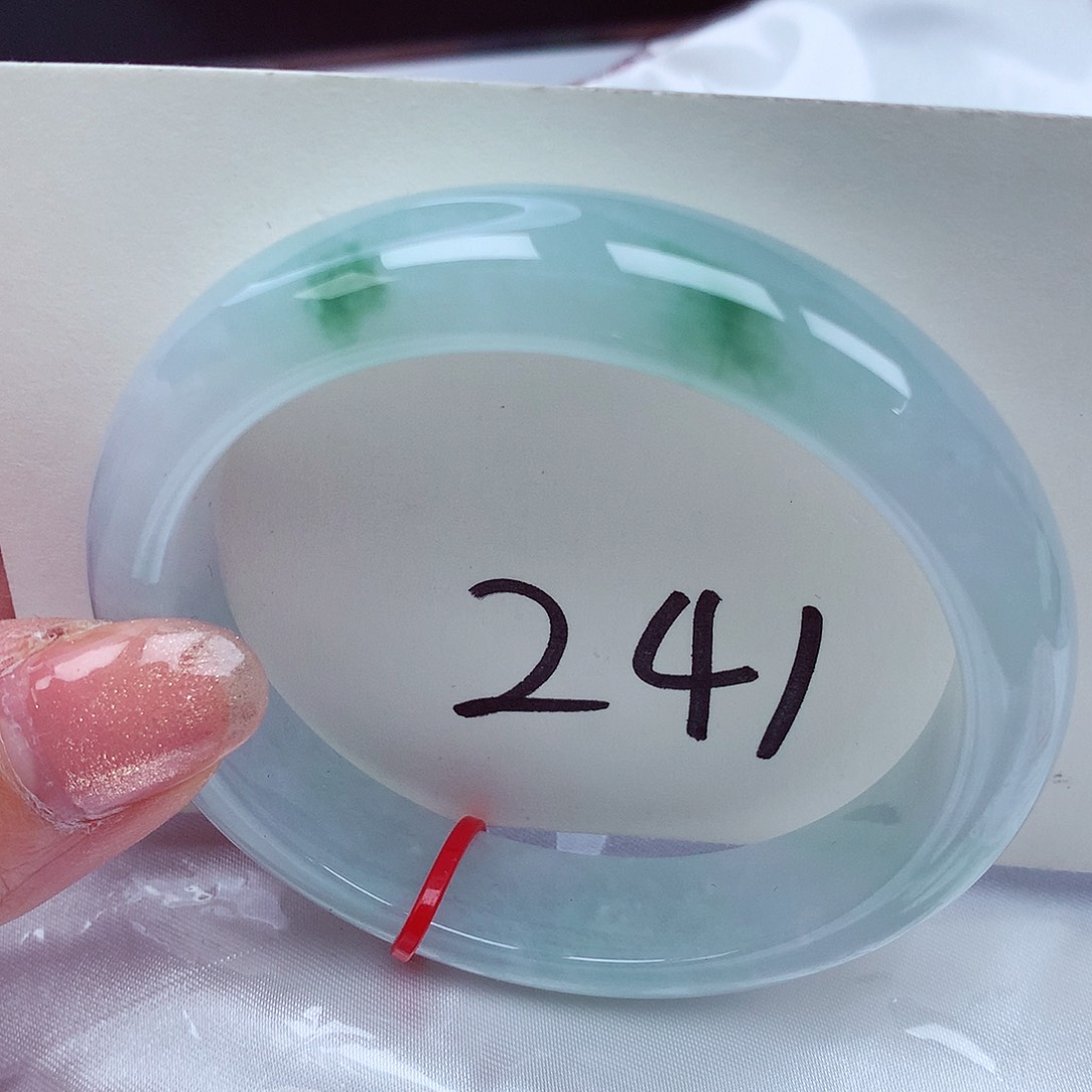 翡翠手镯未镶嵌翡翠