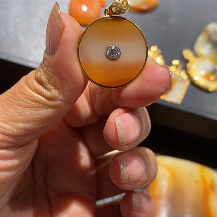 石英质玉（黄龙玉）合金颈饰