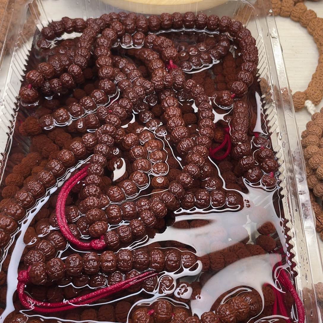 吊坠金刚菩提纯血老树王手串孔道微黄，毕业规整度。