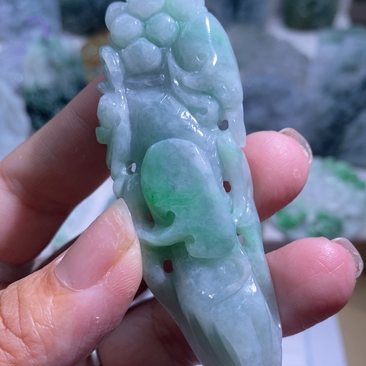 【闪购商品】翡翠挂件未镶嵌人参