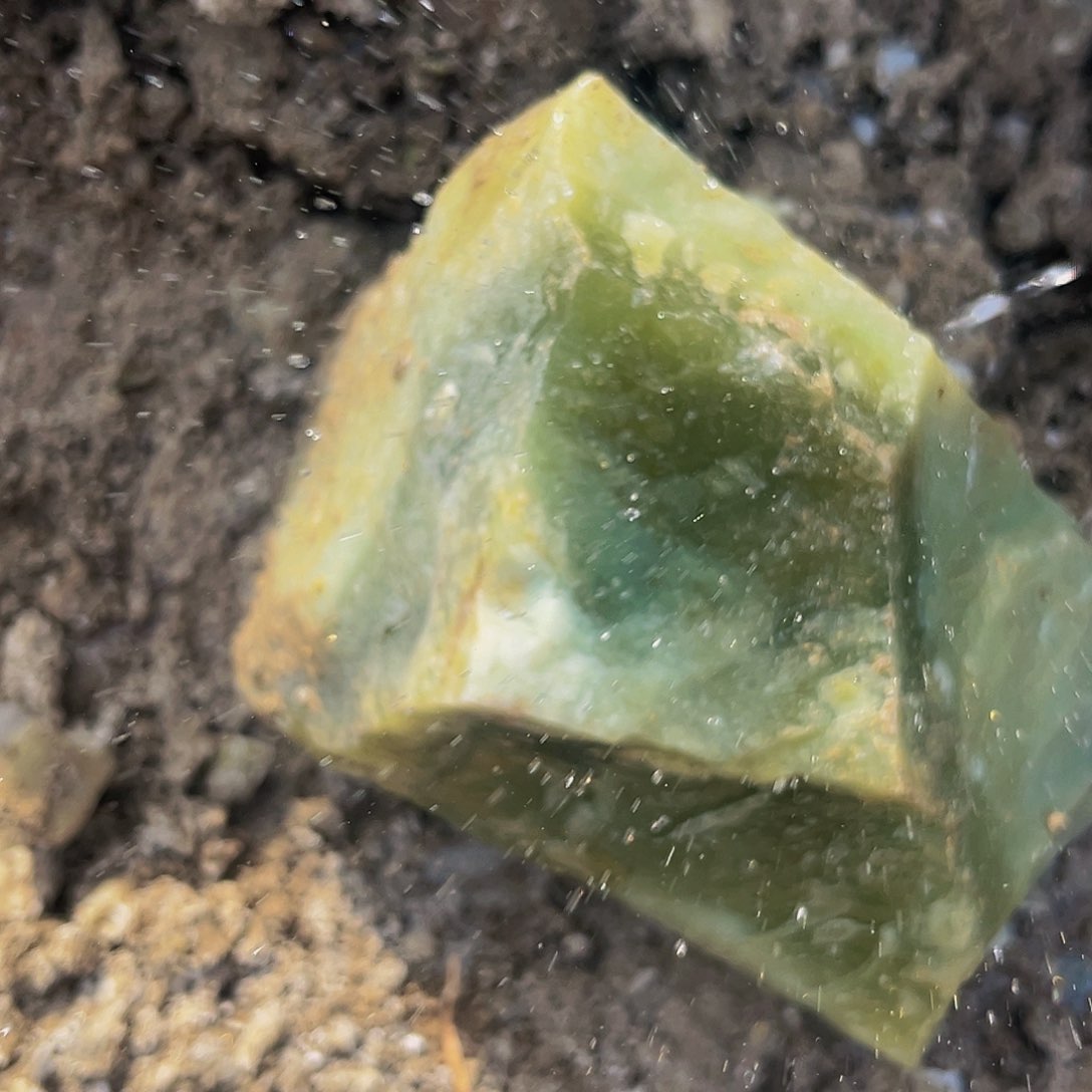 蛇纹石玉未镶嵌珠宝奇石