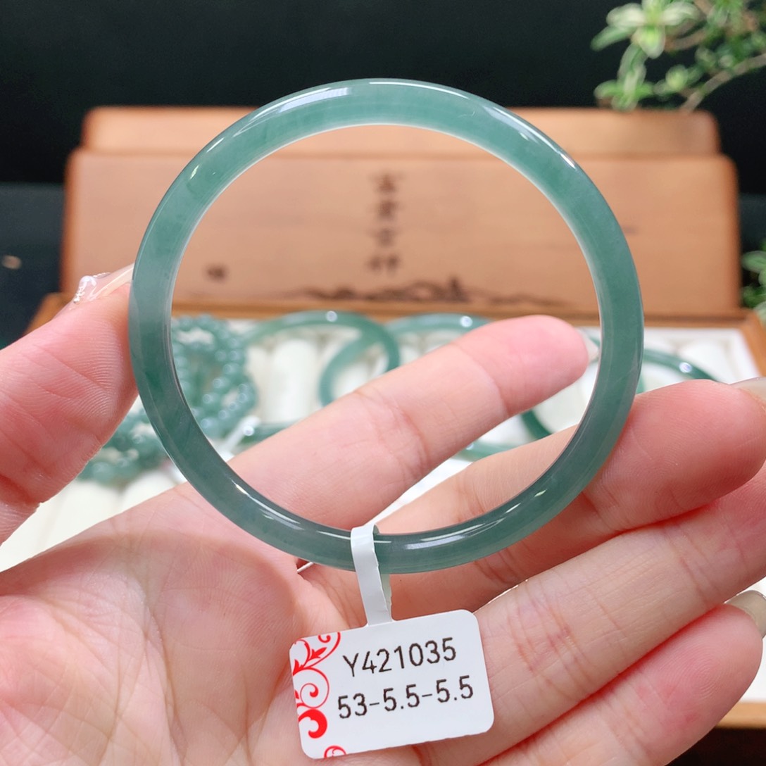 翡翠手镯未镶嵌天然
