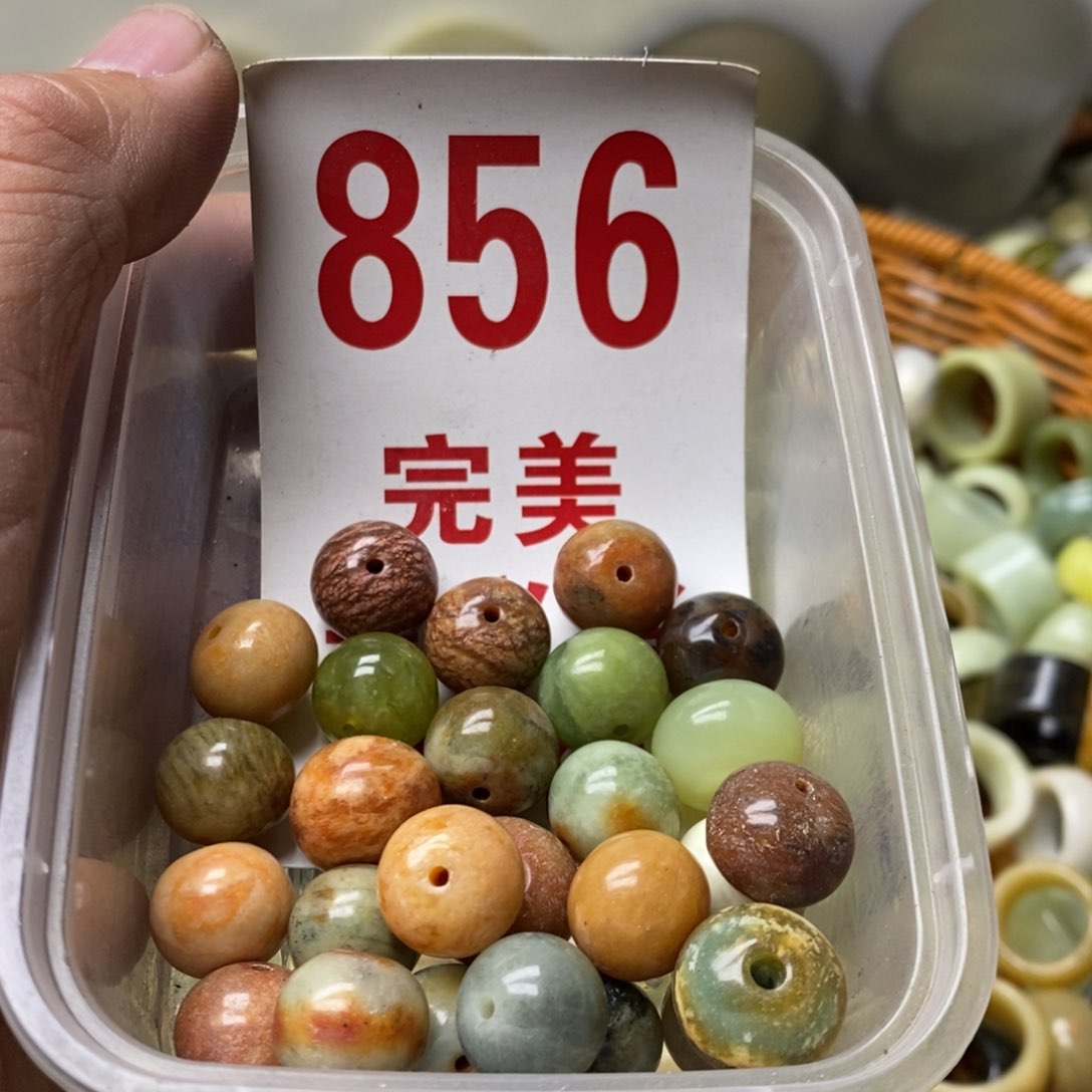 蛇纹石玉挂坠未镶嵌