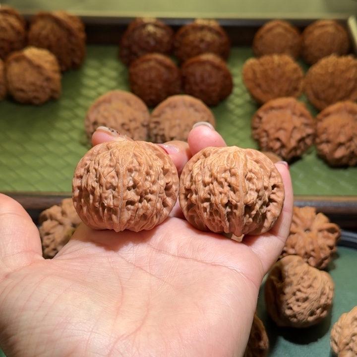 文玩核桃吊坠磨盘狮子头