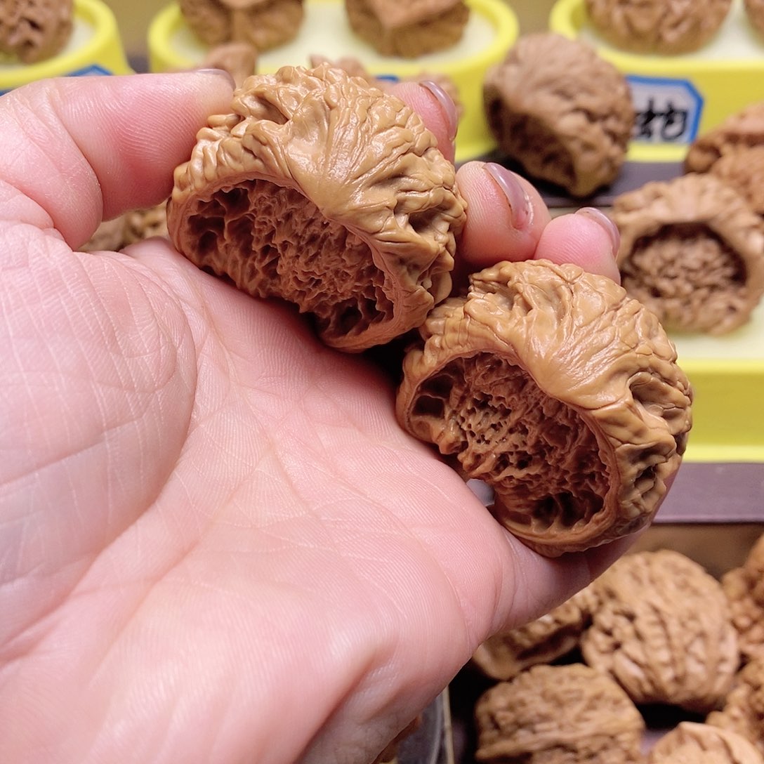 文玩核桃吊坠挥**洒聚宝盆