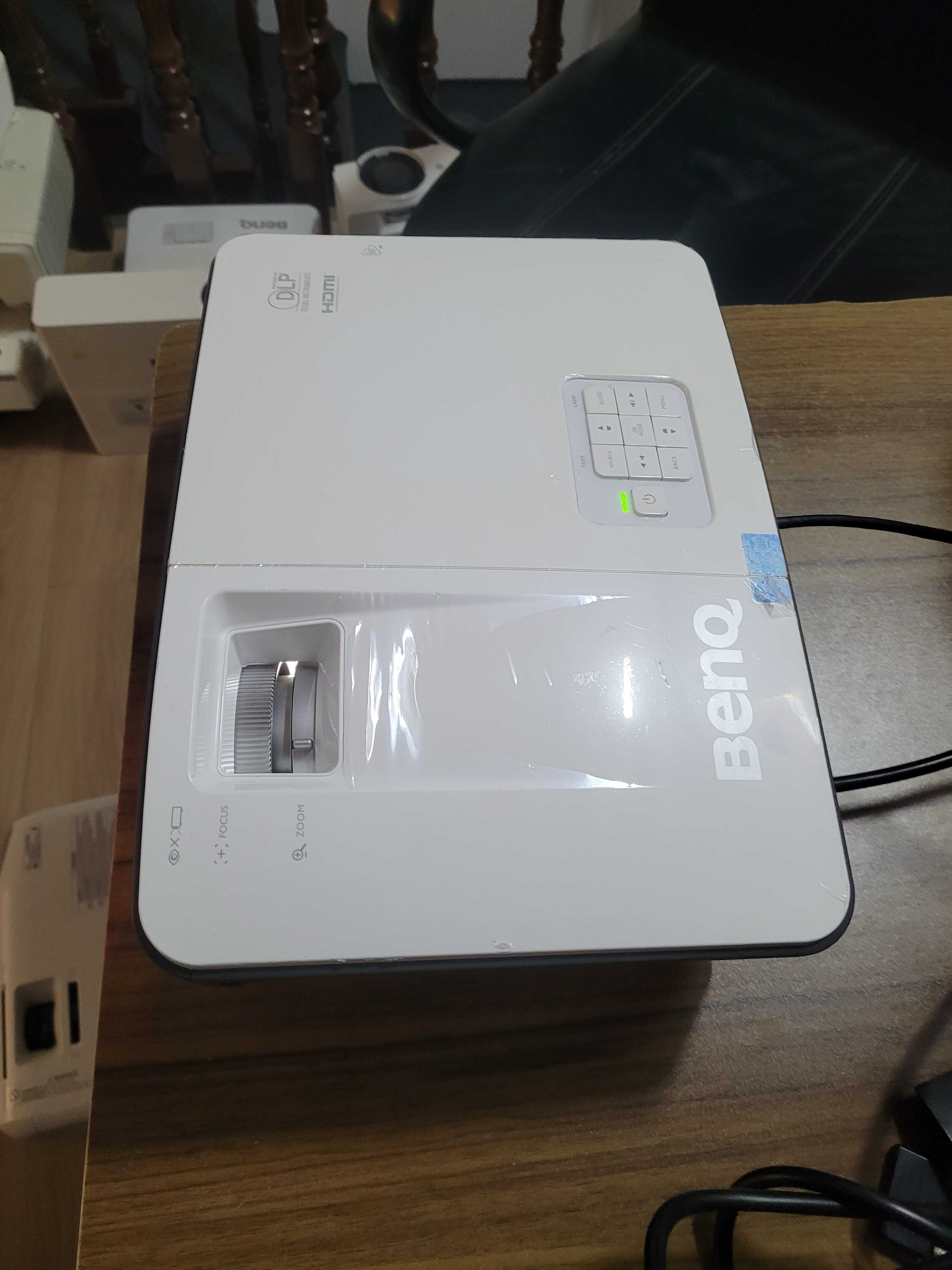 9新  1080p 明基TH670投影仪1920*1080p特价 按键不能用，只用遥控