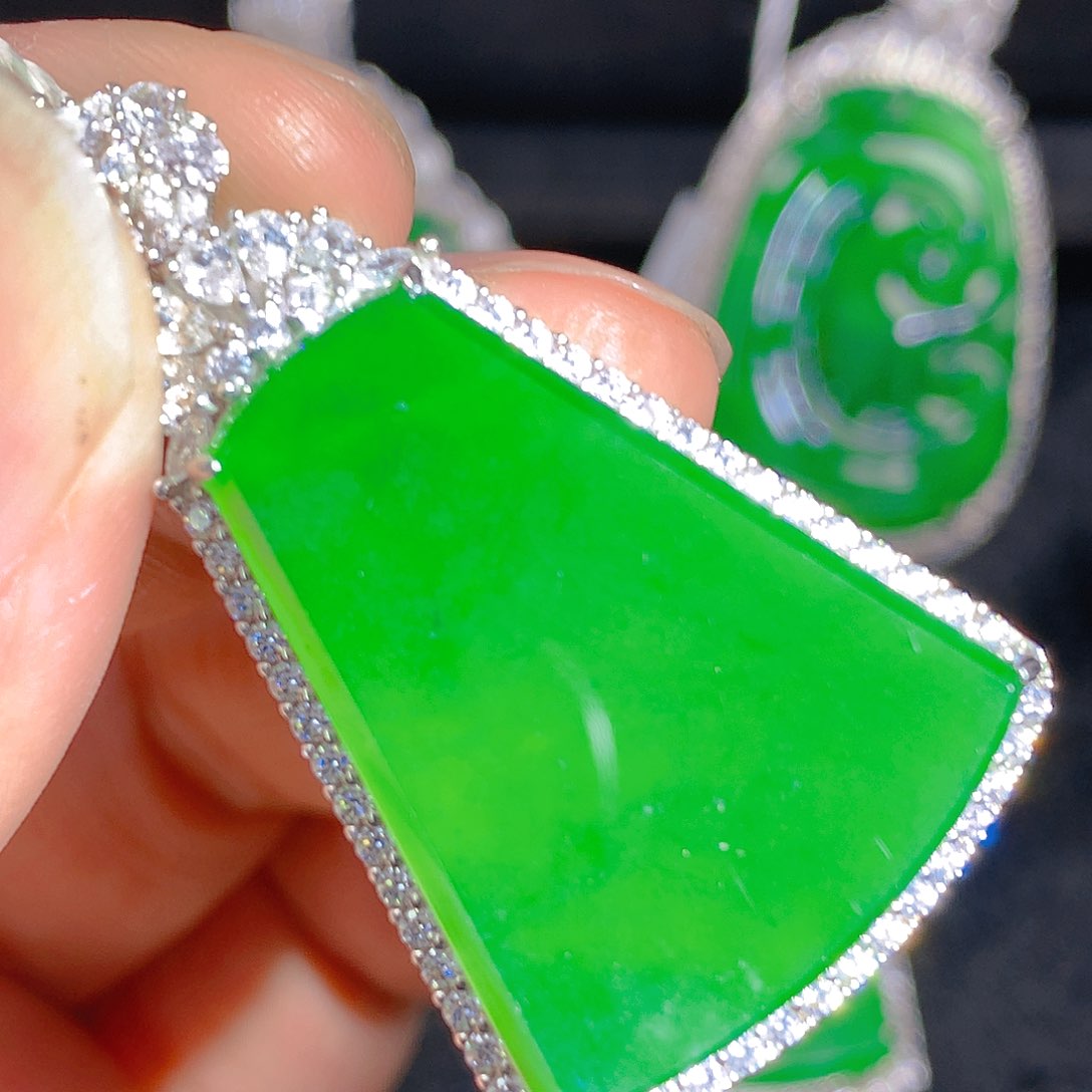 翡翠颈饰银S925镶嵌吊坠