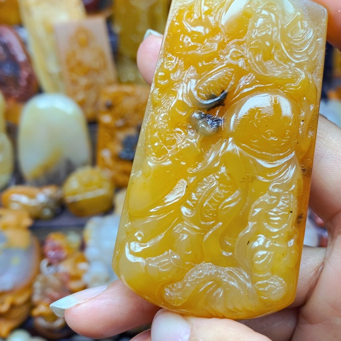 石英质玉（黄龙玉）未镶嵌颈饰